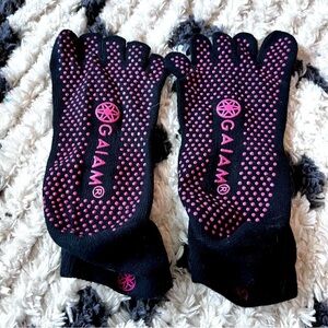 GAIAM grippy yoga Pilates exercise socks